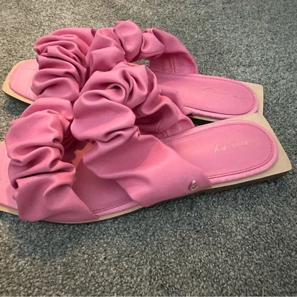 NWT Pink Sandals - Picture 4 of 6